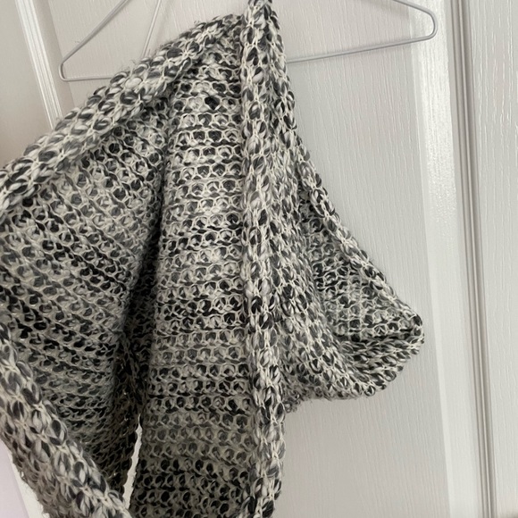Roots infinity scarf. Heather grey with white. - Picture 2 of 3